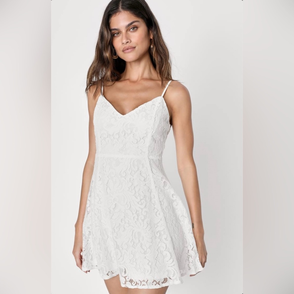 BNWT - Size M Lulus white skater style dress